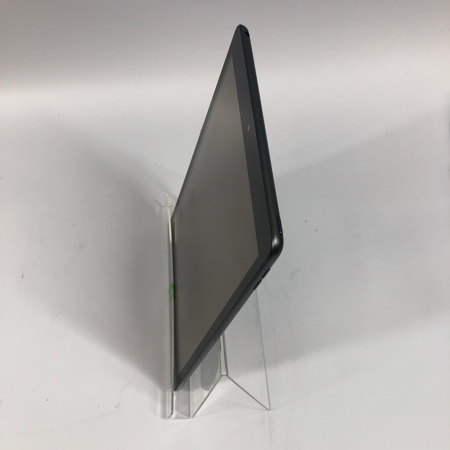 WiFi Only Apple iPad 9th Gen 64GB 17.4.1 Space Gray MK2K3LL/A