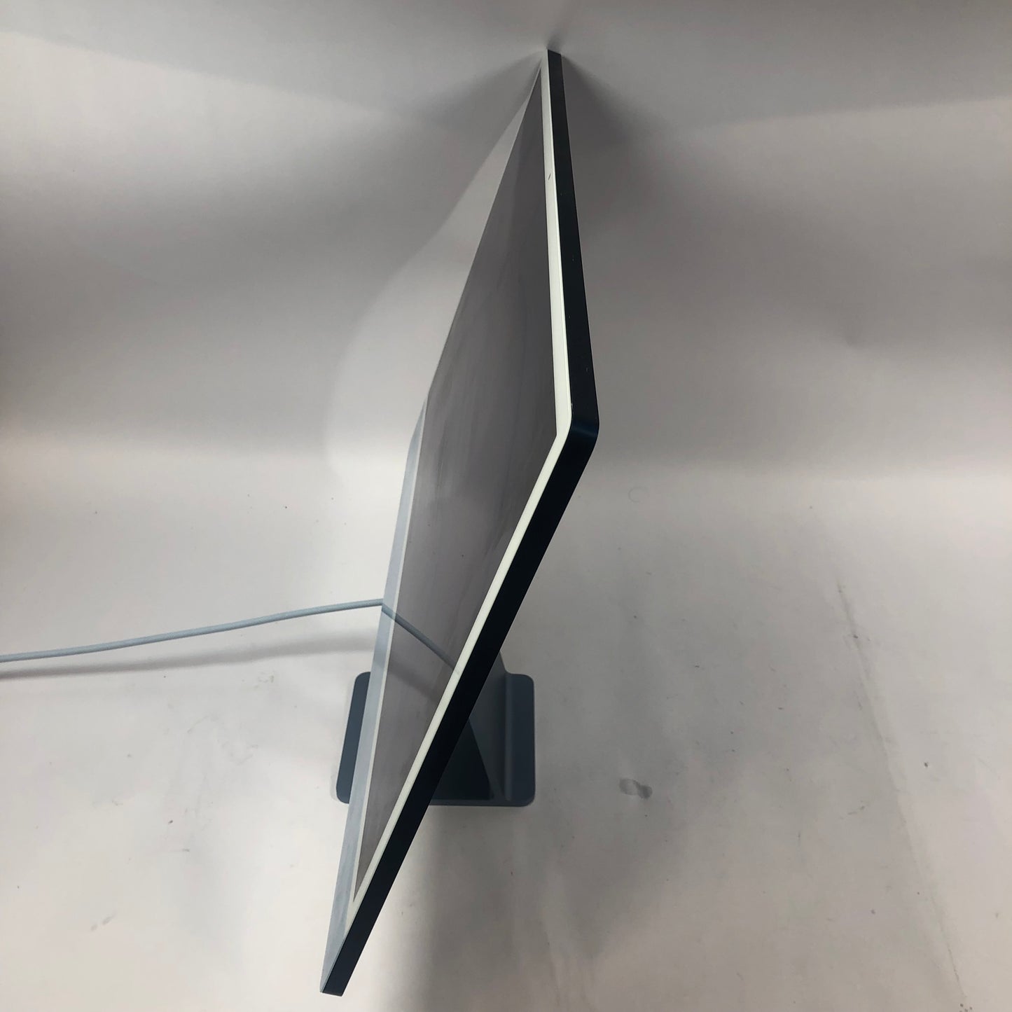 2021 Apple iMac 24" M1 8GB RAM 256GB SSD Blue + Magic Keyboard + Magic Mouse