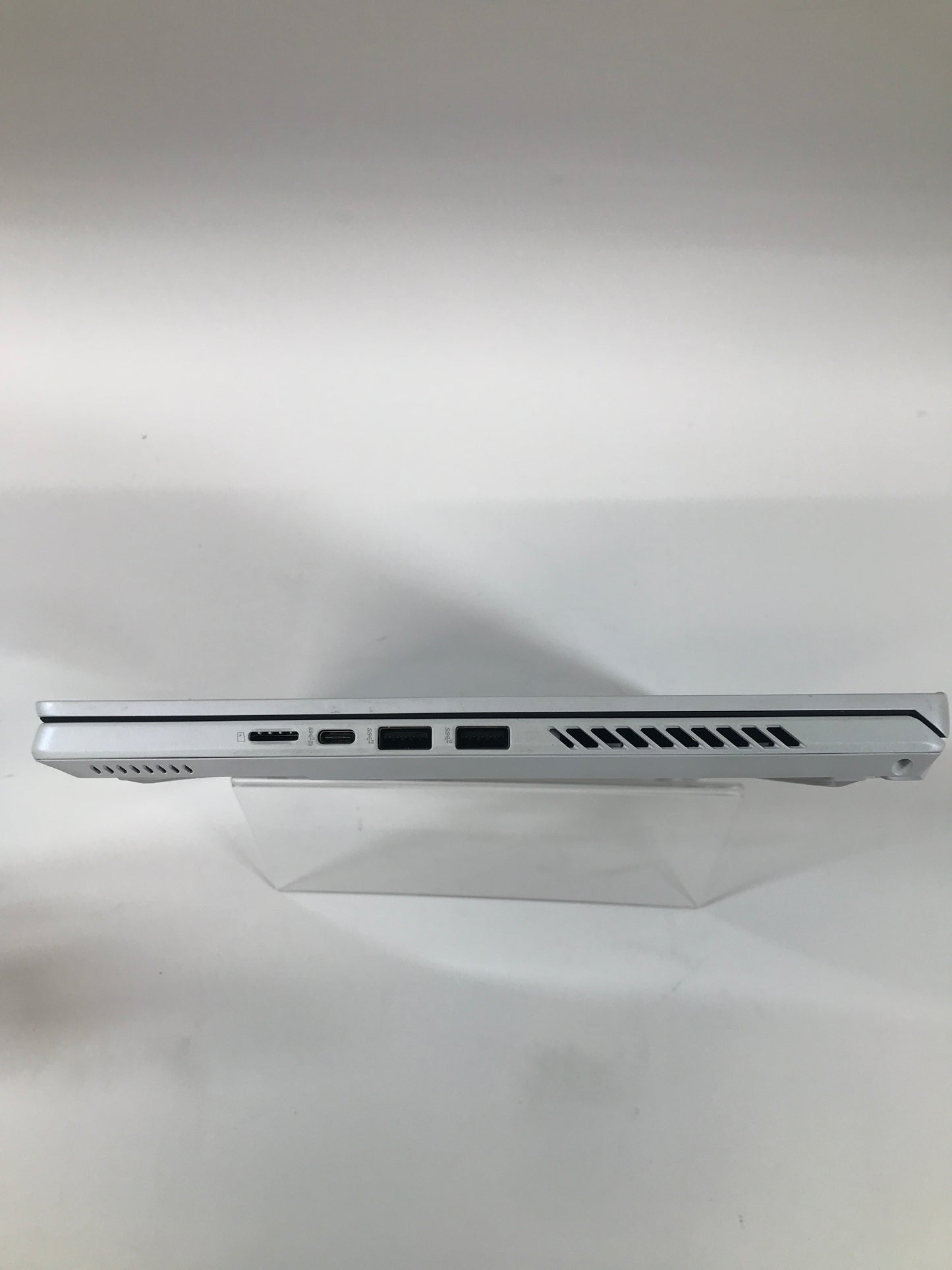ASUS ROG Zephyrus G14 GA402XV AMD Ryzen 9 7940 32GB RAM 512GB Radeon 780