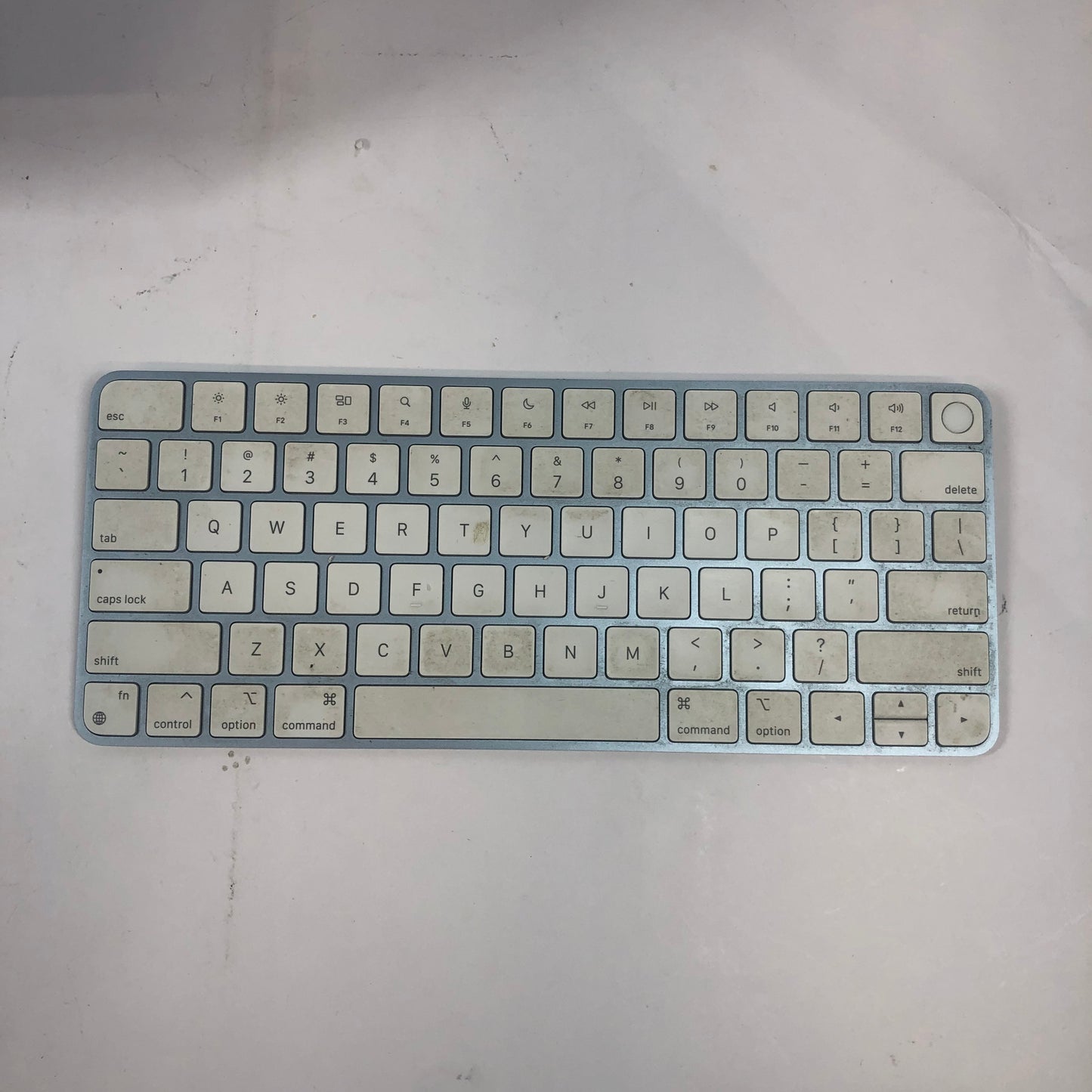2021 Apple iMac 24" M1 8GB RAM 256GB SSD Blue + Magic Keyboard + Magic Mouse