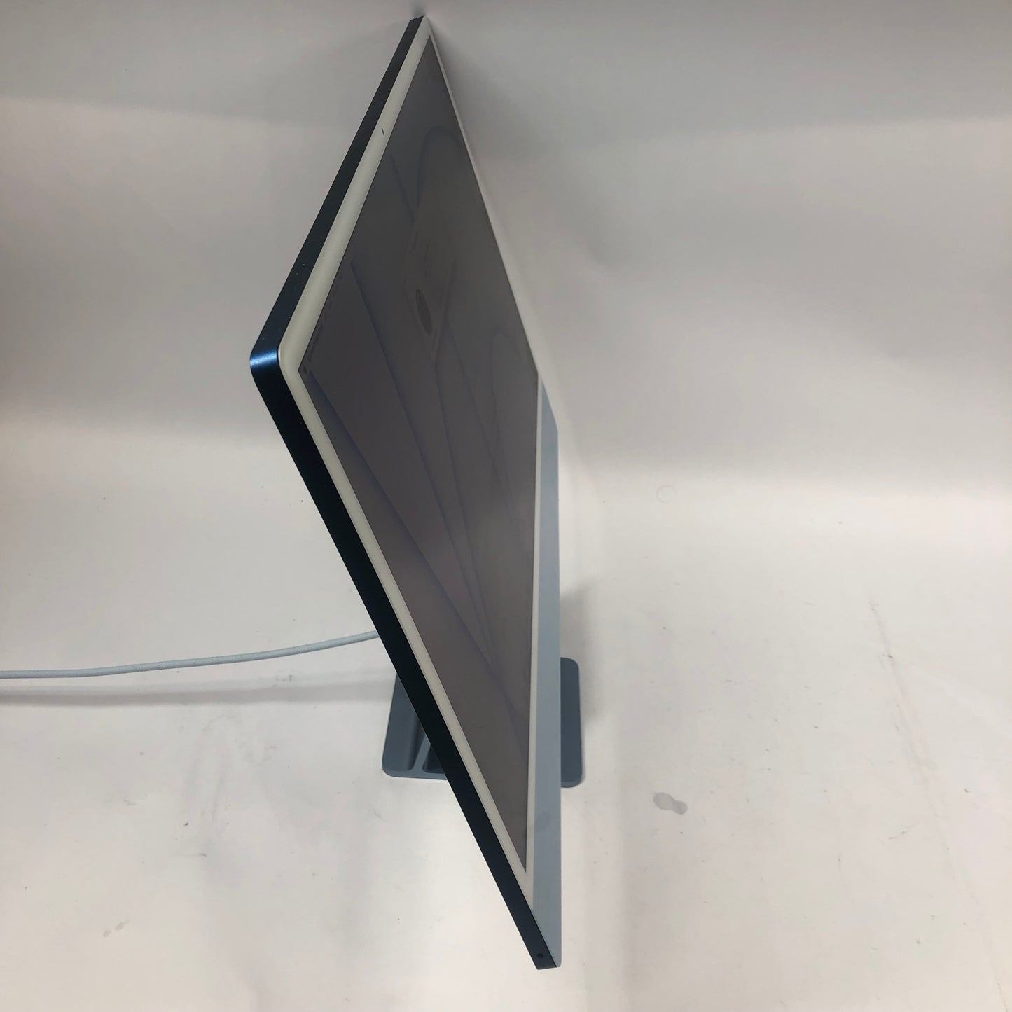 2021 Apple iMac 24" M1 8GB RAM 256GB SSD Blue + Magic Keyboard + Magic Mouse