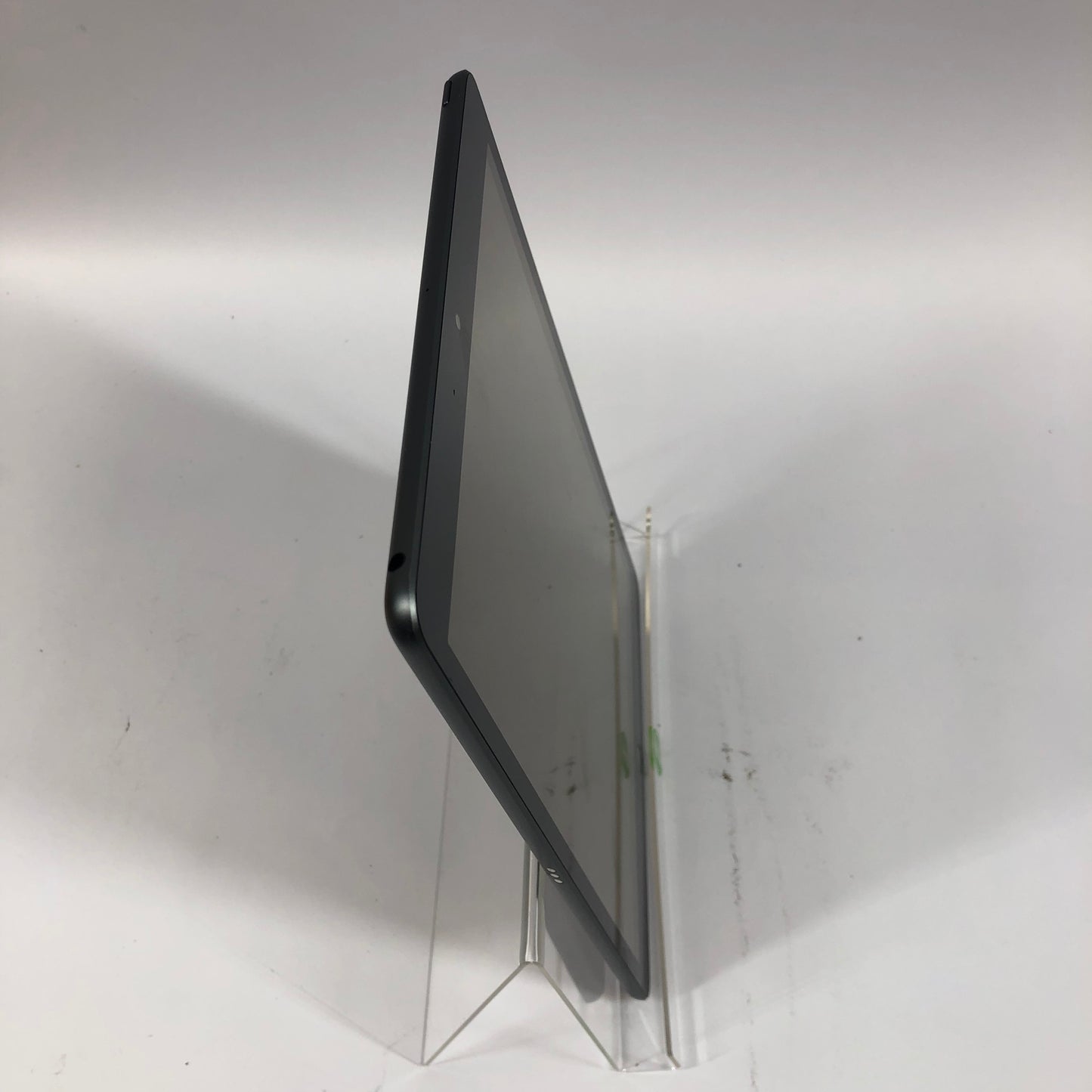 WiFi Only Apple iPad 9th Gen 64GB 17.4.1 Space Gray MK2K3LL/A
