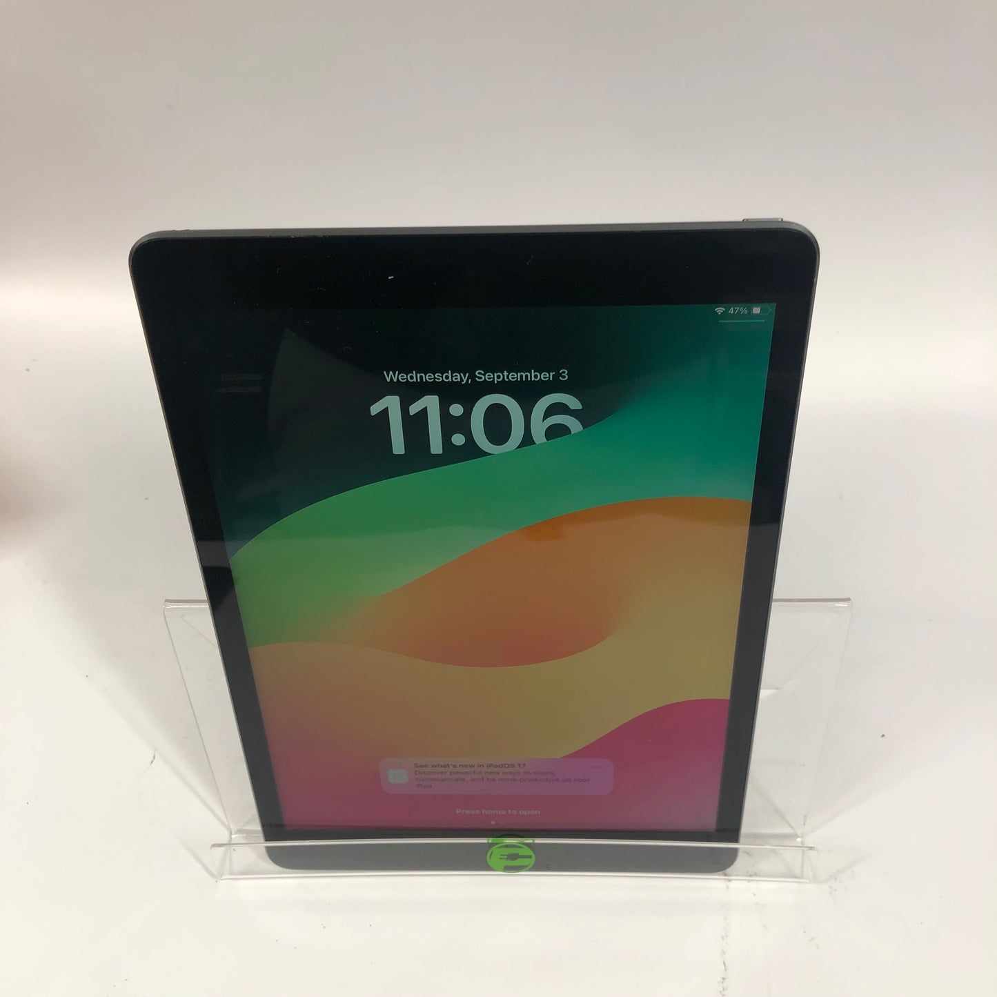 WiFi Only Apple iPad 9th Gen 64GB 17.4.1 Space Gray MK2K3LL/A