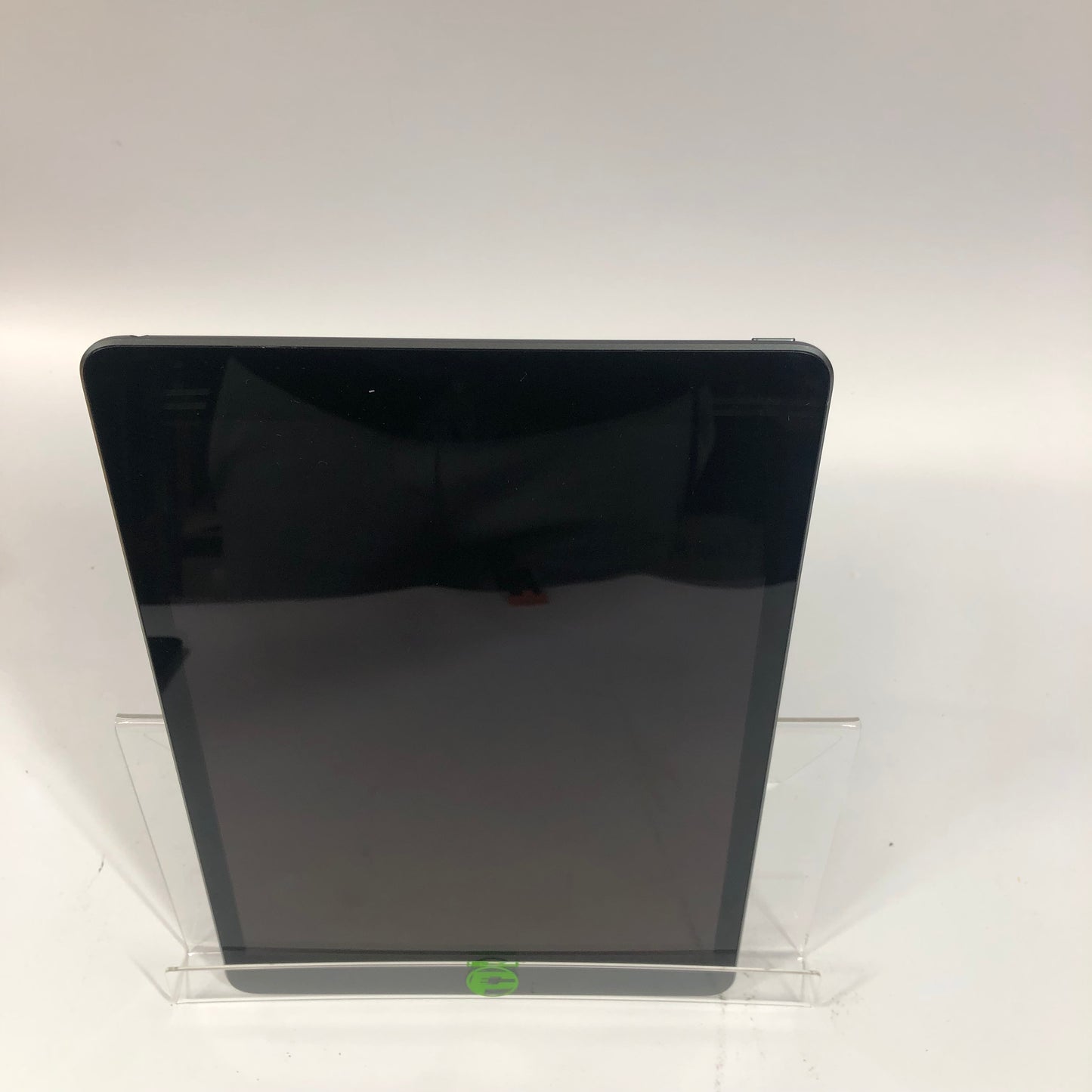 WiFi Only Apple iPad 9th Gen 64GB 17.4.1 Space Gray MK2K3LL/A