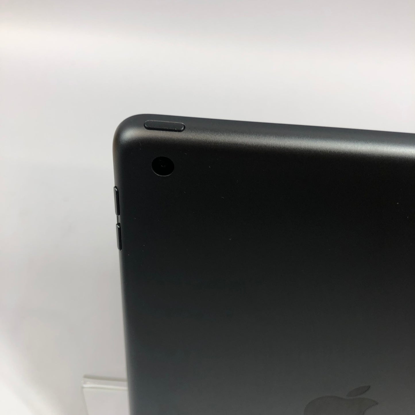 WiFi Only Apple iPad 9th Gen 64GB 17.4.1 Space Gray MK2K3LL/A