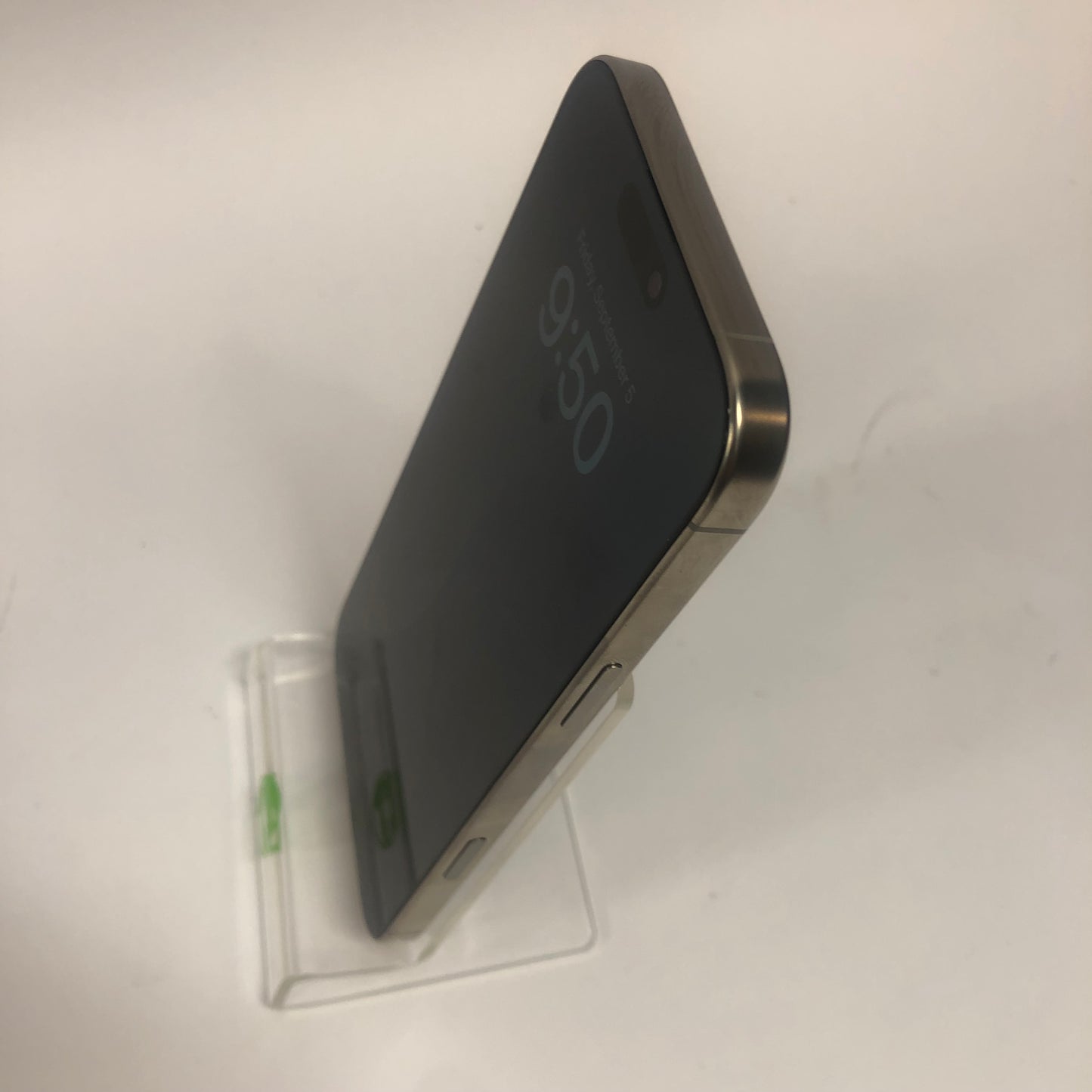 Unlocked Apple iPhone 16 Pro Max 1TB 18.5 Natural Titanium MYWF3LL/A
