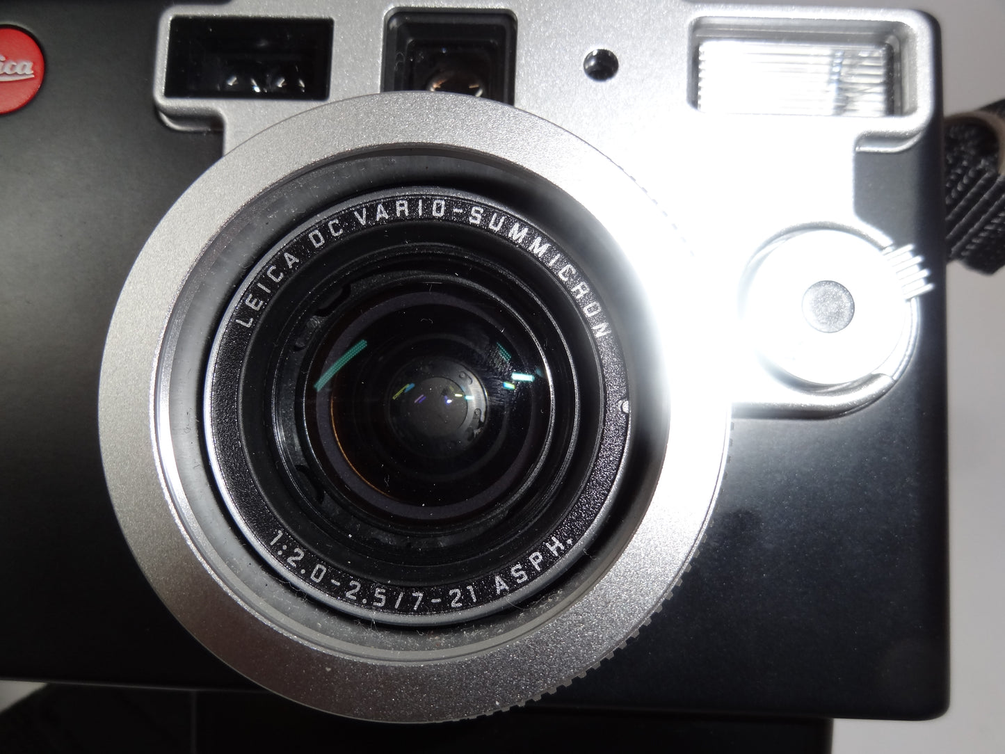 Leica Digilux 1 18210 4MP Digital Camera