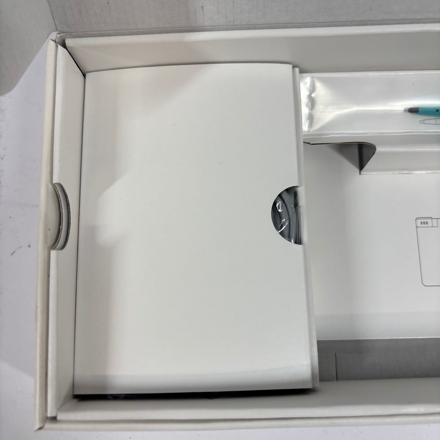 New Nintendo DSi DSi Handheld Game Console TWL-001 Aqua Blue Open Box