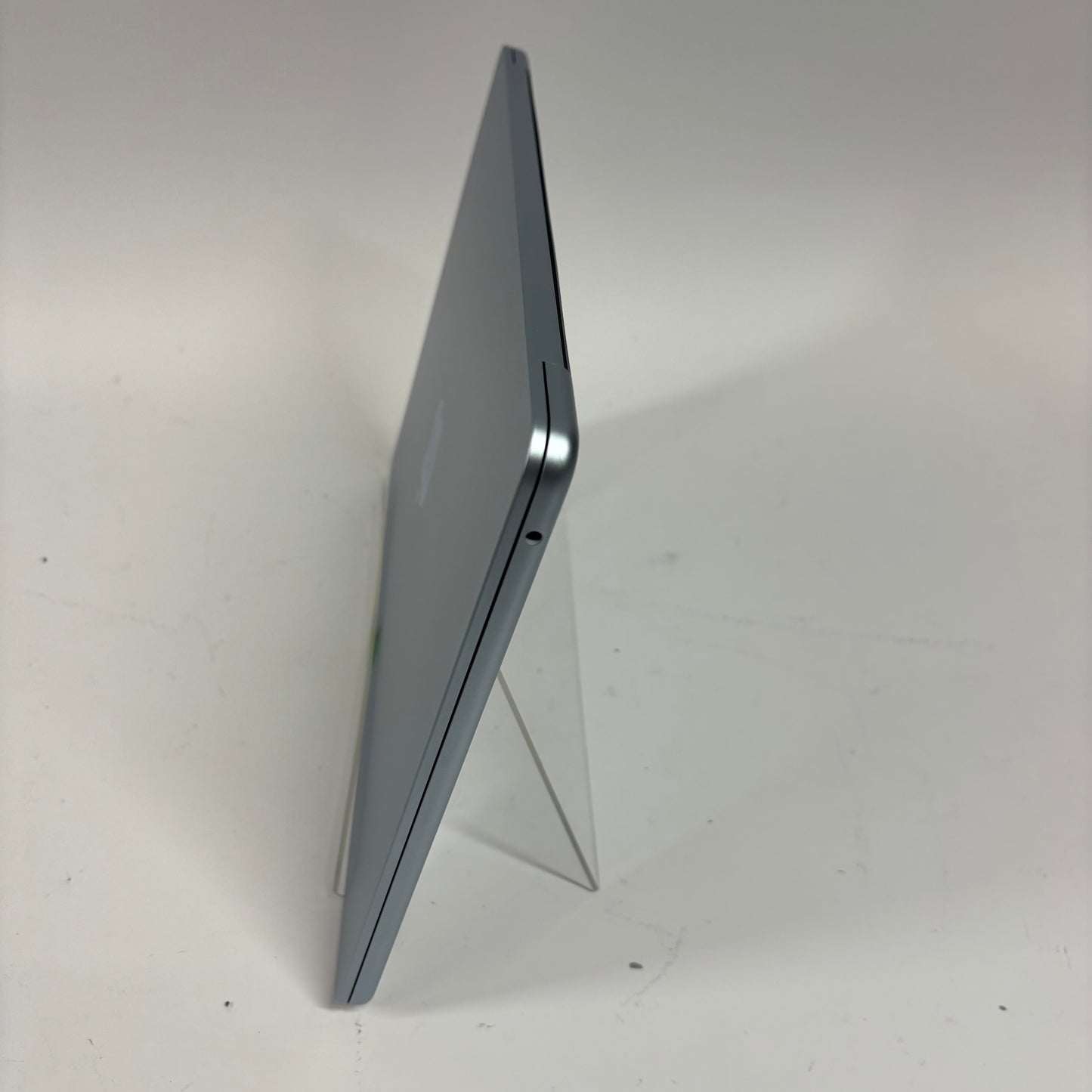 2025 Apple MacBook Air 13.6" M4 8 Core 4.5GHz 16GB RAM 256GB SSD MC6T4LL/A