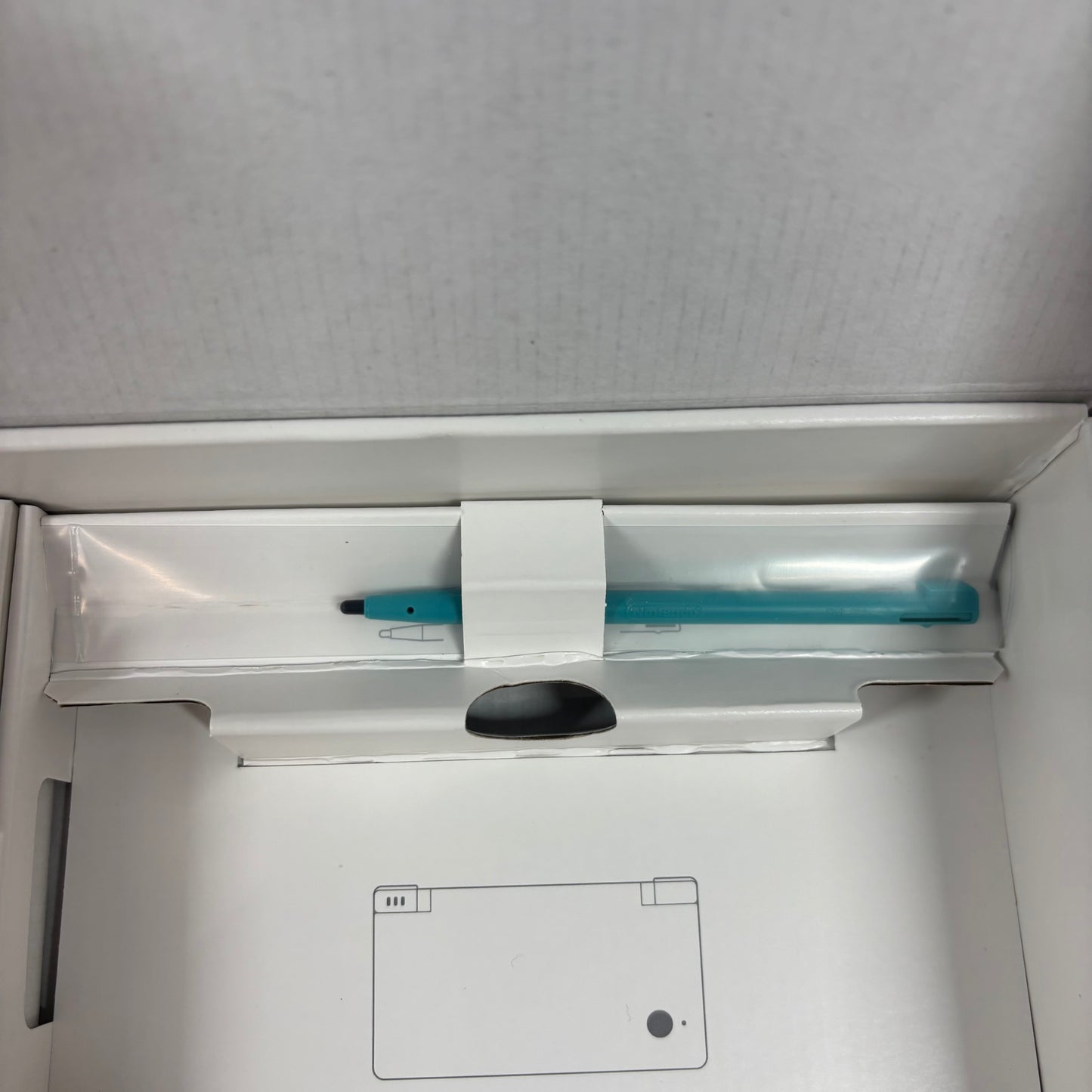 New Nintendo DSi DSi Handheld Game Console TWL-001 Aqua Blue Open Box