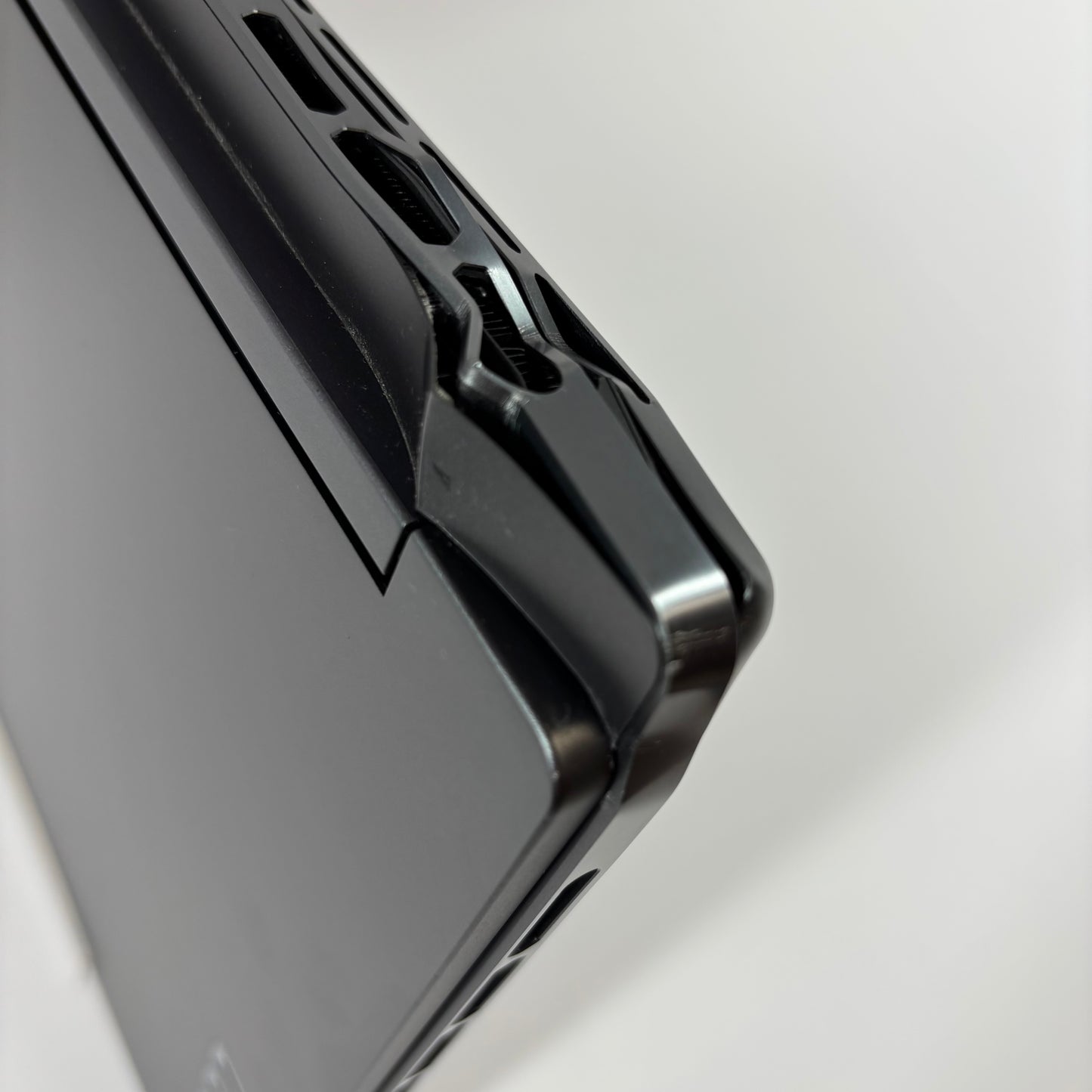 Lenovo Legion Slim 7 16" Ryzen 7 7840HS 3.8GHz 16GB 1TB  RTX 4060 Dented Case