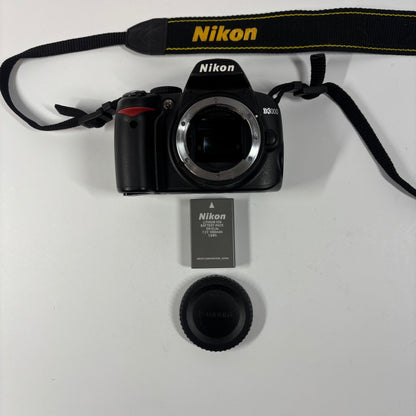 Nikon D3000 10.2MP Digital SLR DSLR Camera 4794 Shutter Count