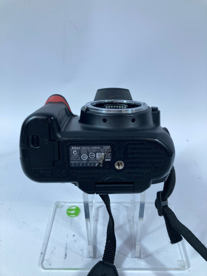 Nikon D5000 12.3MP Digital SLR DSLR Camera Body Only