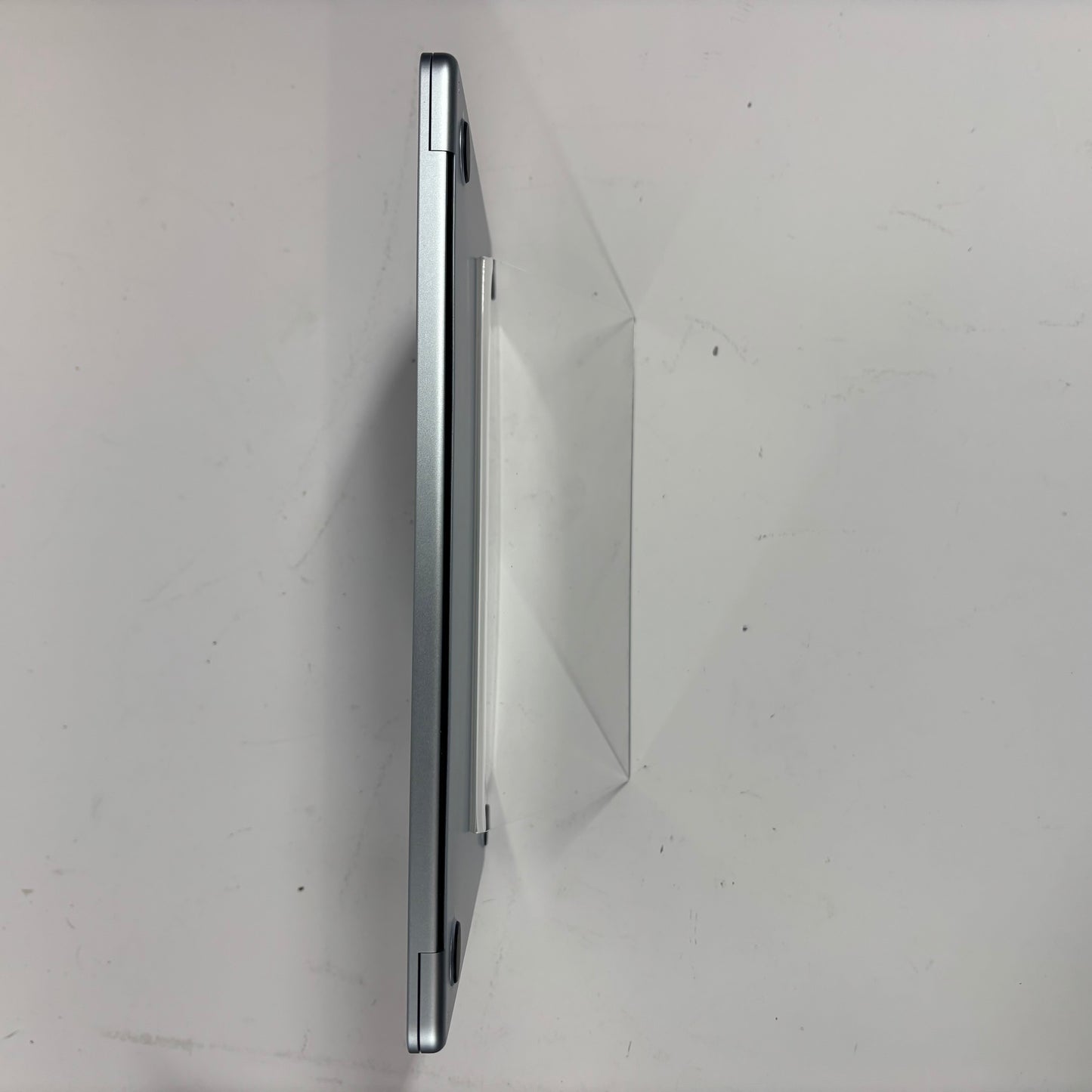 2025 Apple MacBook Air 13.6" M4 8 Core 4.5GHz 16GB RAM 256GB SSD MC6T4LL/A