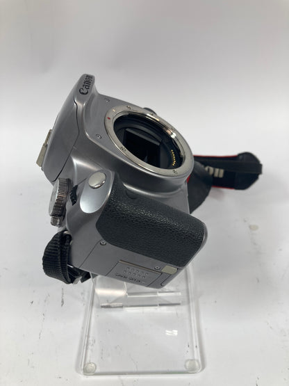 Canon EOS Rebel XSi 12.2MP Digital SLR DSLR Camera With 2 Canon 50mm Lenses