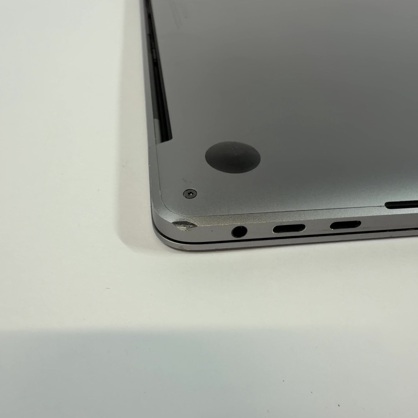 2017 Apple MacBook Pro 15" i7 2.8GHz 16GB RAM 256GB SSD Space Gray A1707