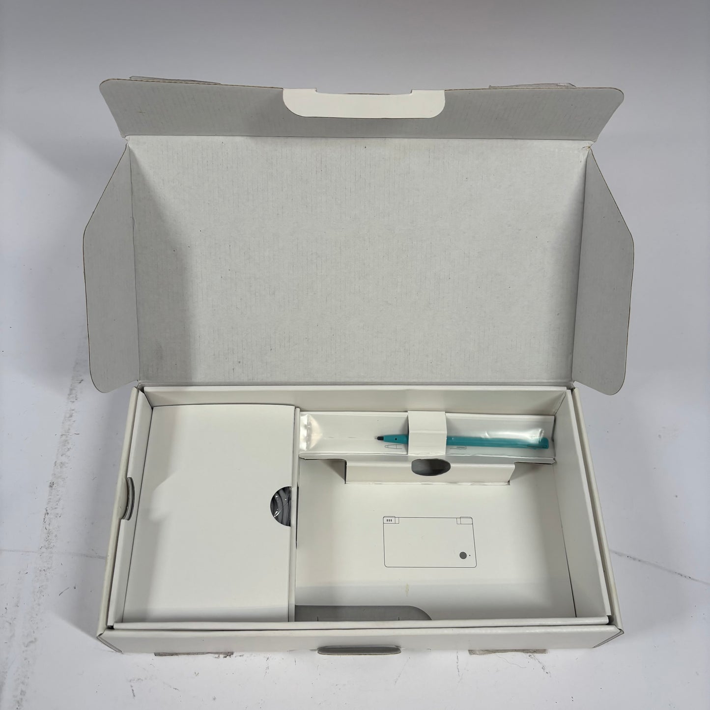 New Nintendo DSi DSi Handheld Game Console TWL-001 Aqua Blue Open Box