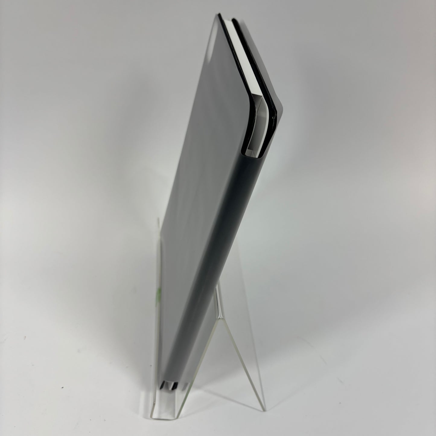 WiFi Only Apple iPad Air 5th Gen 64GB Silver MM9F3LL/A With Case