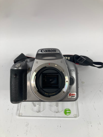 Canon EOS Rebel XSi 12.2MP Digital SLR DSLR Camera With 2 Canon 50mm Lenses