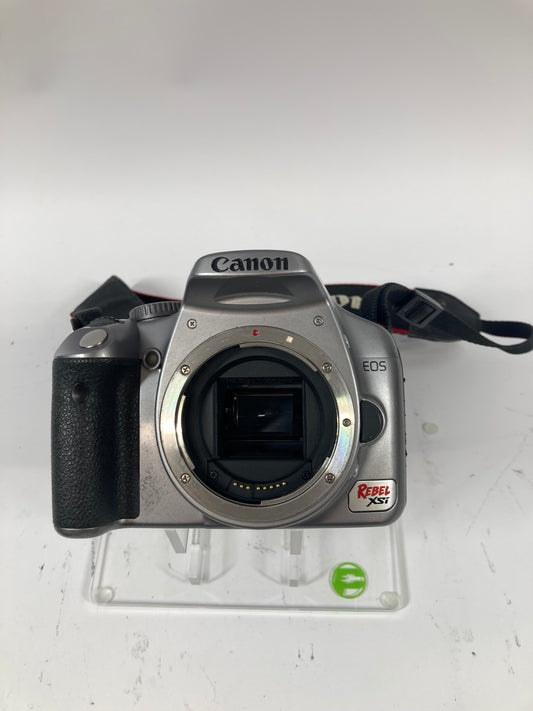 Canon EOS Rebel XSi 12.2MP Digital SLR DSLR Camera With 2 Canon 50mm Lenses