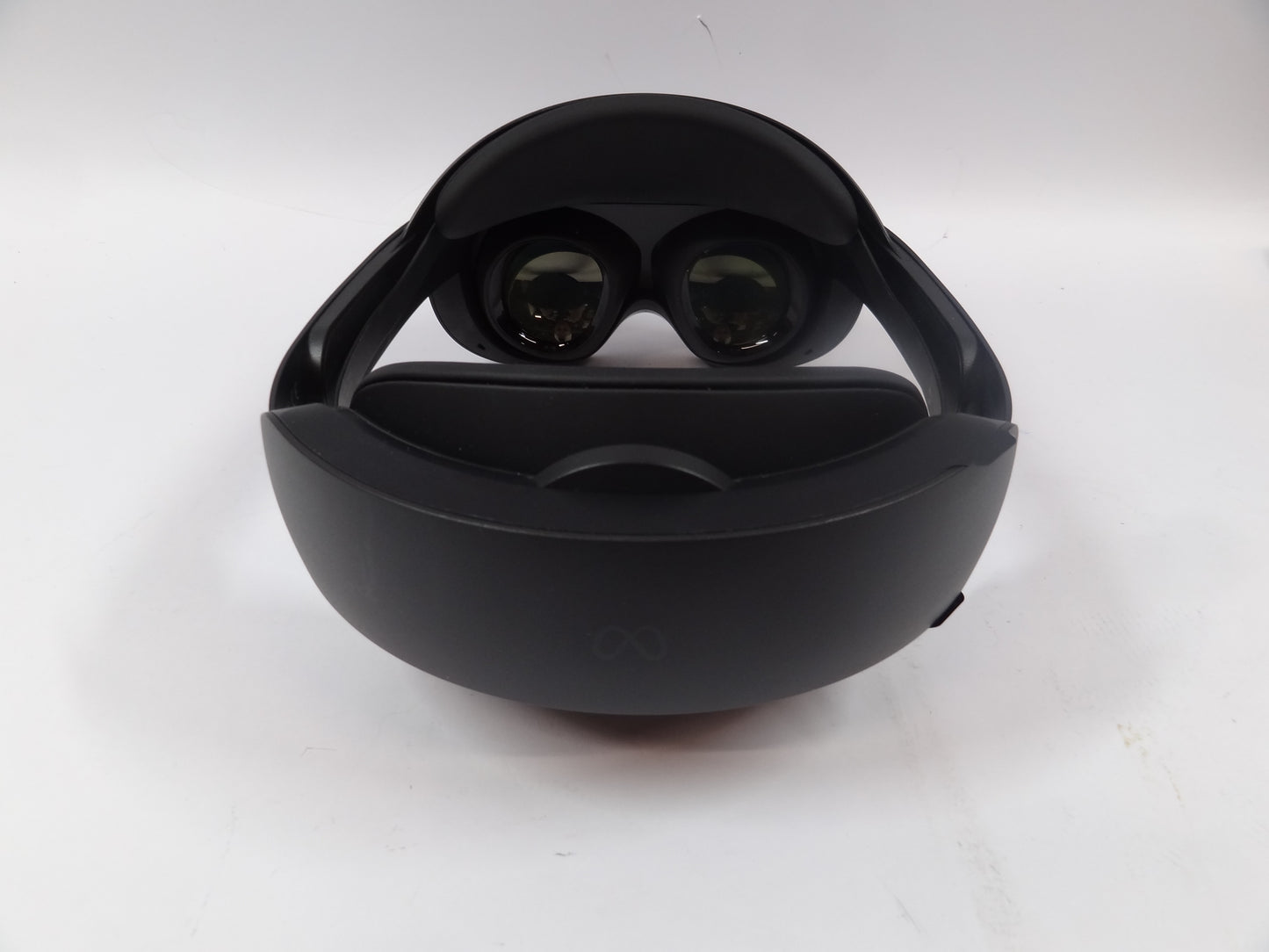 Meta Quest Pro 256GB Standalone All-in-One VR Headset DK94EC