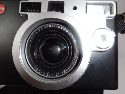 Leica Digilux 1 18210 4MP Digital Camera