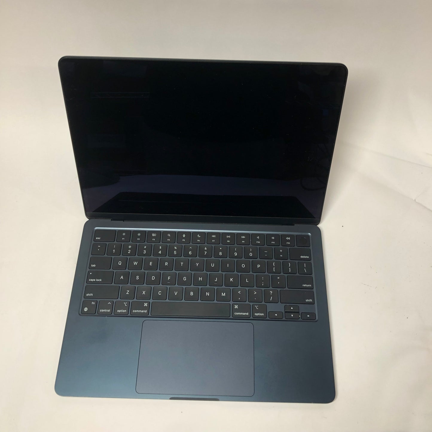 2022 Apple MacBook Air 13.6" M2 8C GPU 3.5GHz 8GB RAM 256GB SSD MLY33LL/A