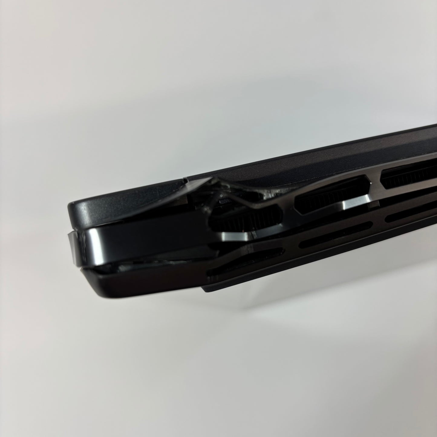 Lenovo Legion Slim 7 16" Ryzen 7 7840HS 3.8GHz 16GB 1TB  RTX 4060 Dented Case