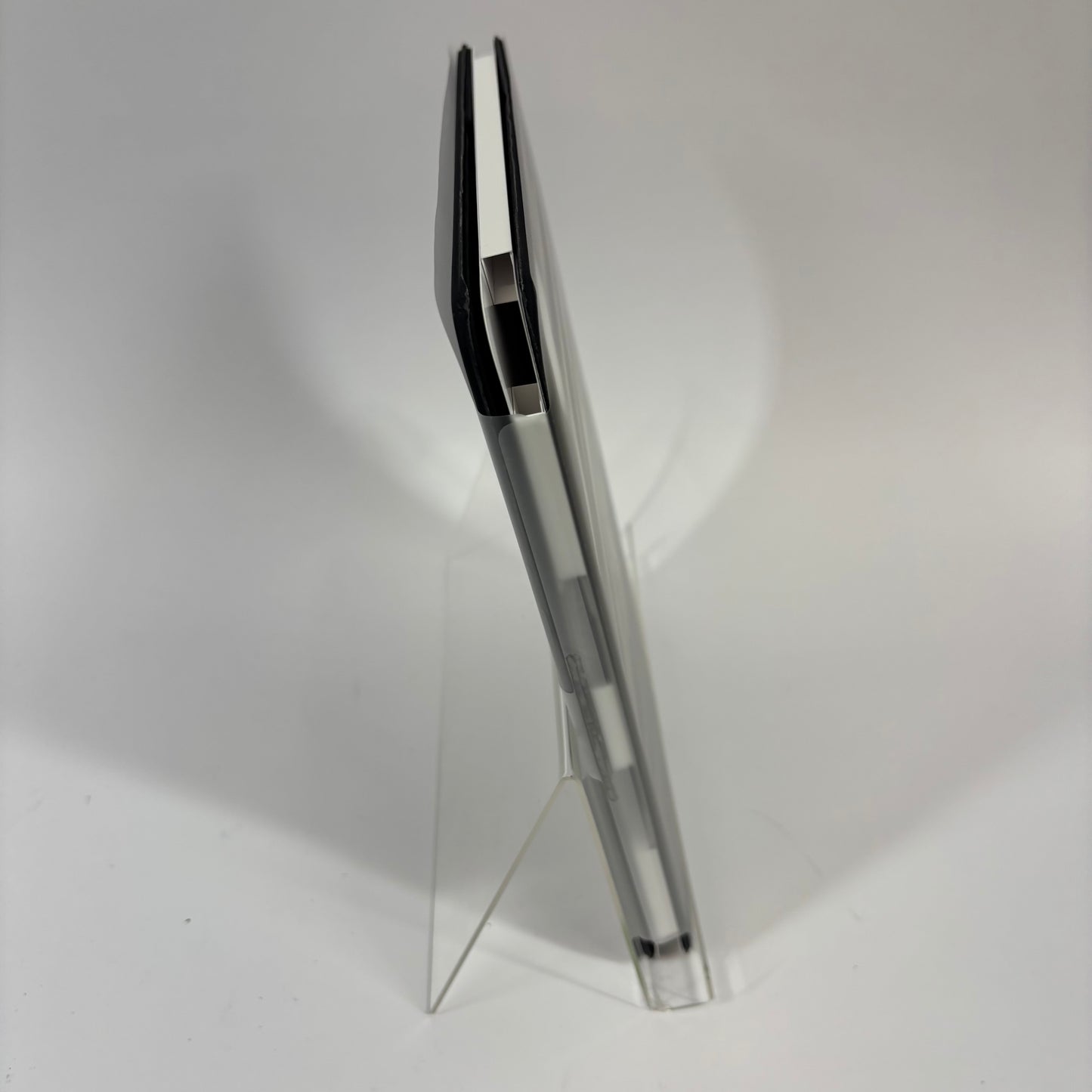 WiFi Only Apple iPad Air 5th Gen 64GB Silver MM9F3LL/A With Case