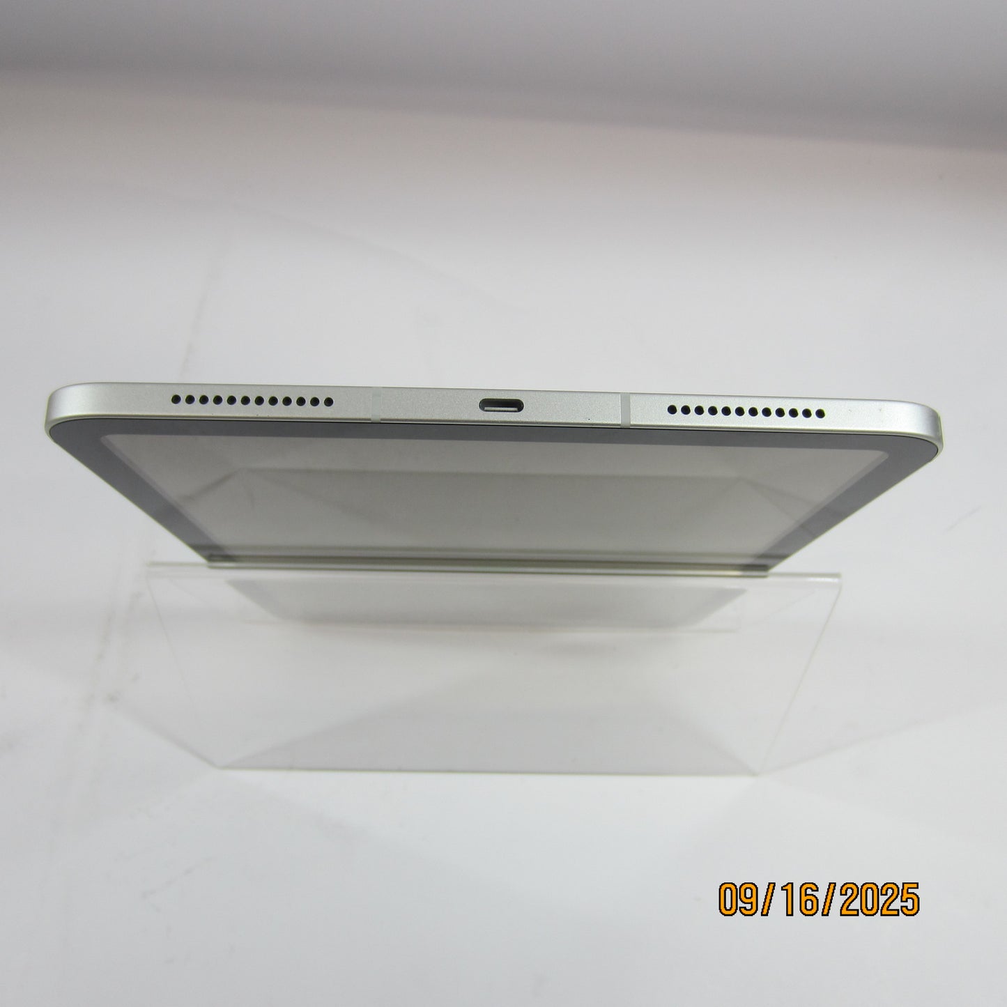 WiFi Only Apple iPad 10th Gen 64GB 18.6.2 Silver MQ6J3LL/A