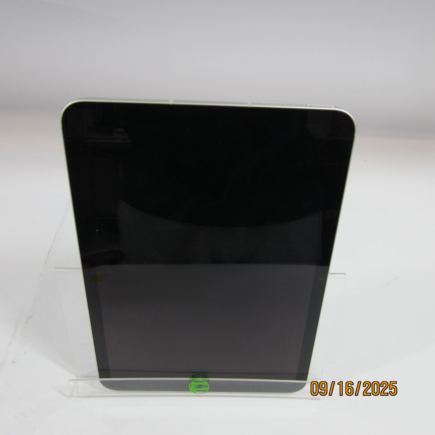 WiFi Only Apple iPad 10th Gen 64GB 18.6.2 Silver MQ6J3LL/A
