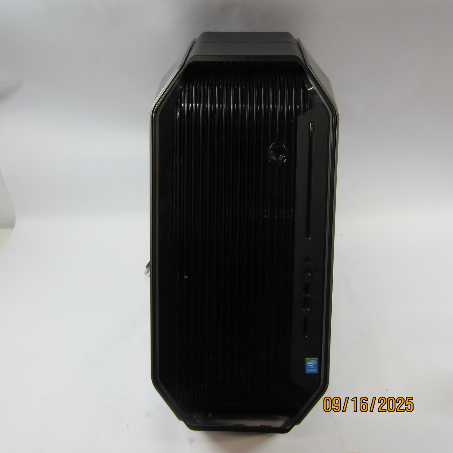 Alienware Area 51 i7-6900K 3.20GHz 32GB RAM 4TB HDD Nvidia TITAN X