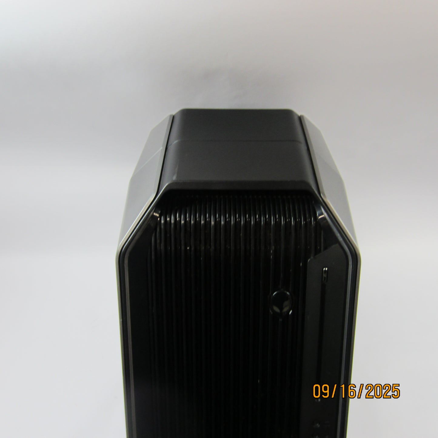 Alienware Area 51 i7-6900K 3.20GHz 32GB RAM 4TB HDD Nvidia TITAN X