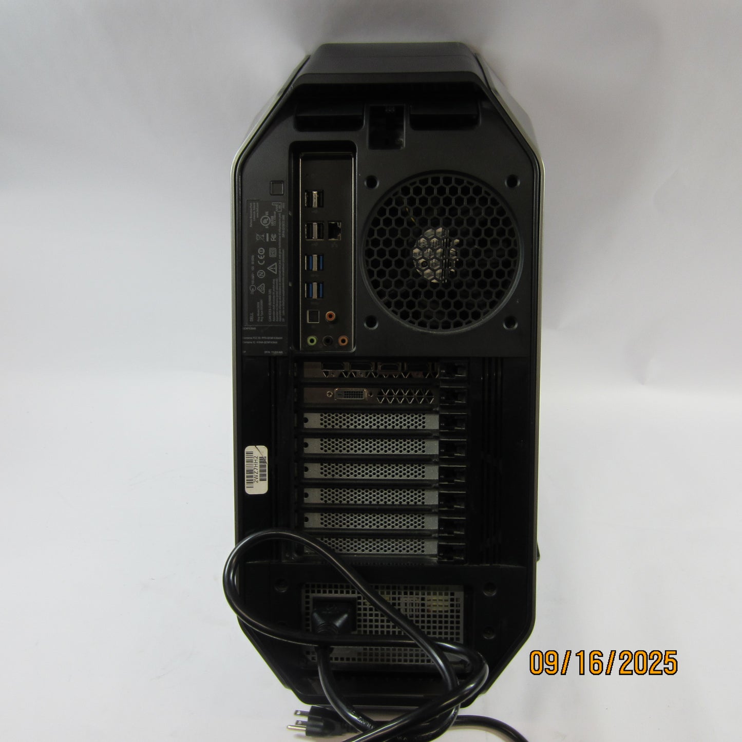 Alienware Area 51 i7-6900K 3.20GHz 32GB RAM 4TB HDD Nvidia TITAN X