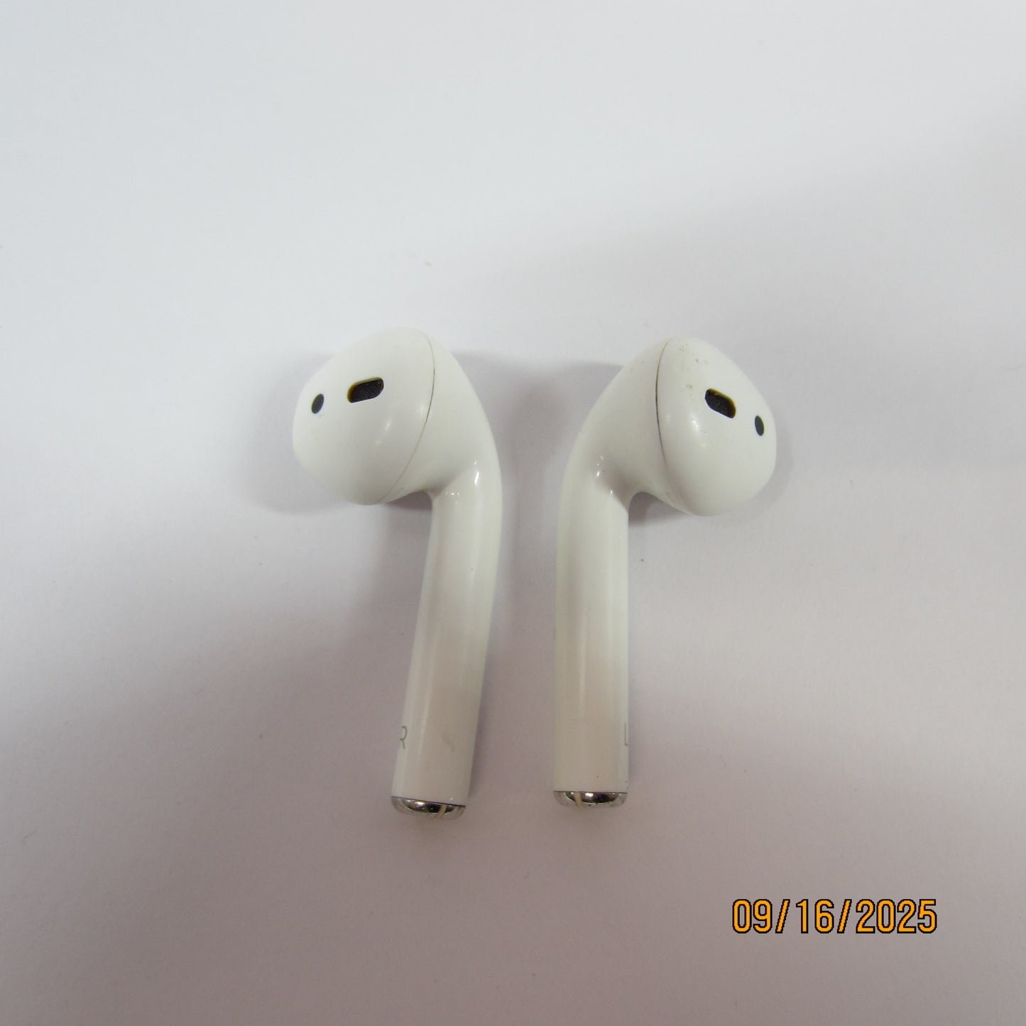 Apple AirPods 1st Gen with Charging Case A1722 A1523 A1602 A1602