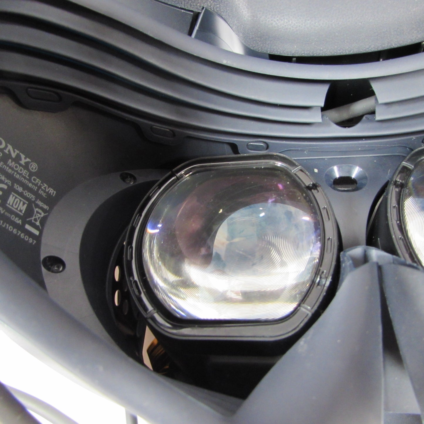 Sony Playstation 4 PS4 Virtual Reality VR2 Headset White/Black CFI-ZVR1