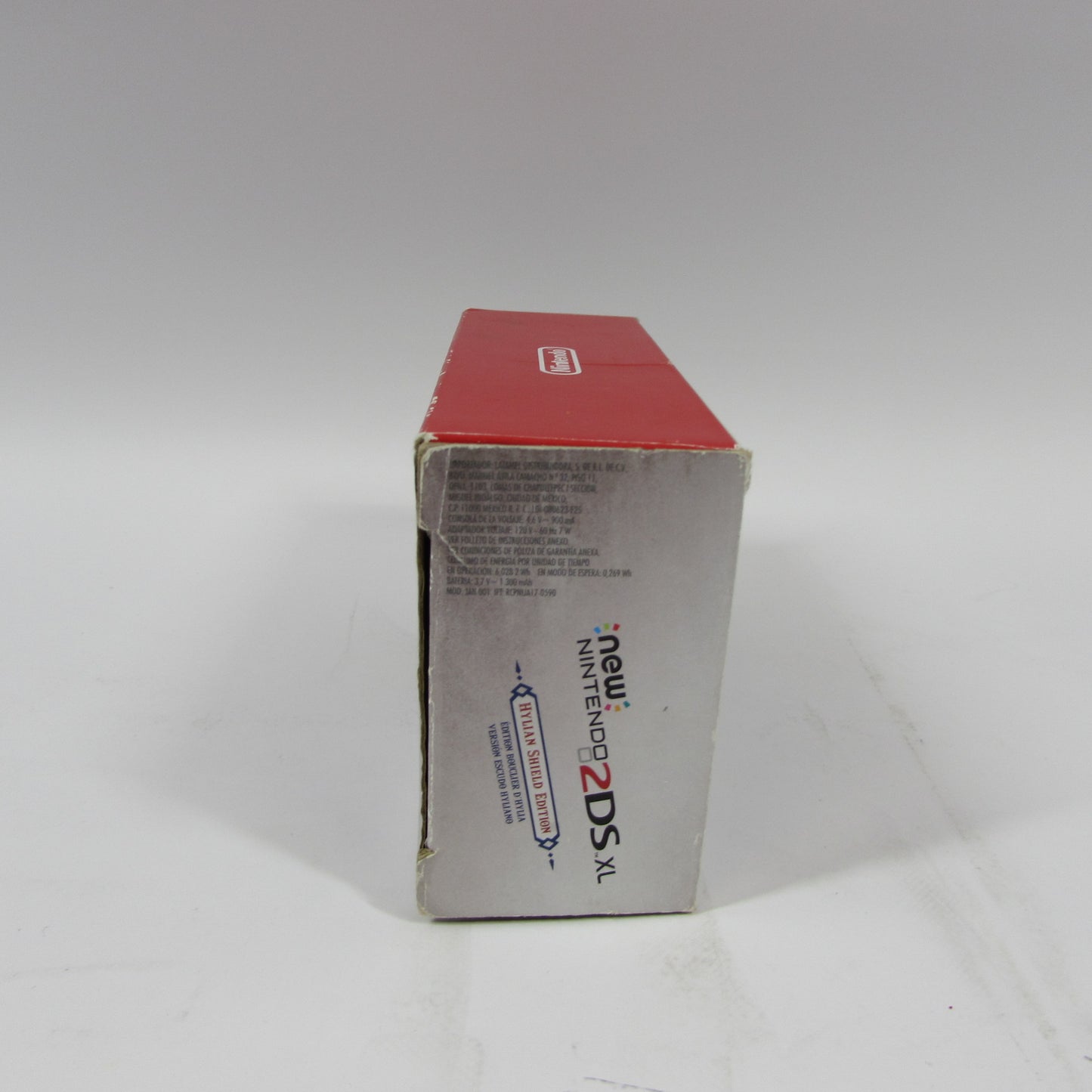 Nintendo 2DS XL Zelda: A Link Between Worlds Hylian Shield Special Edition